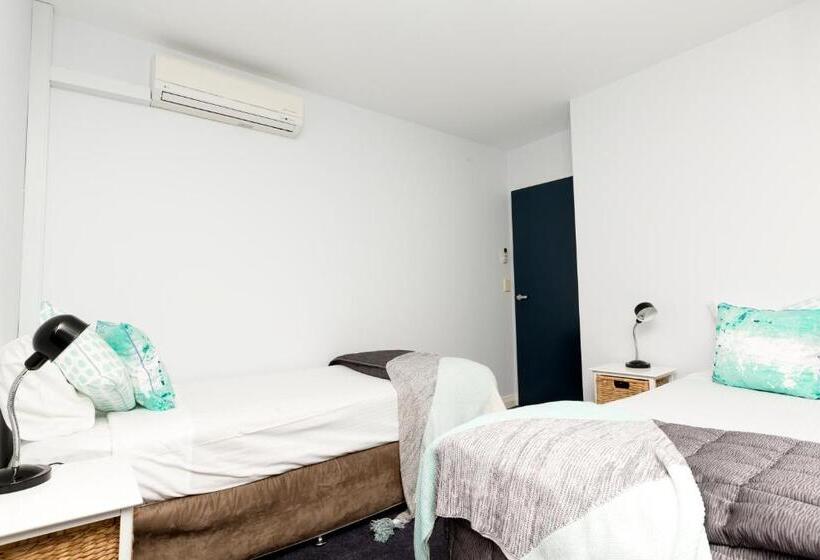 2 Bedrooms Apartment City View, Sevan Apartments Forster
