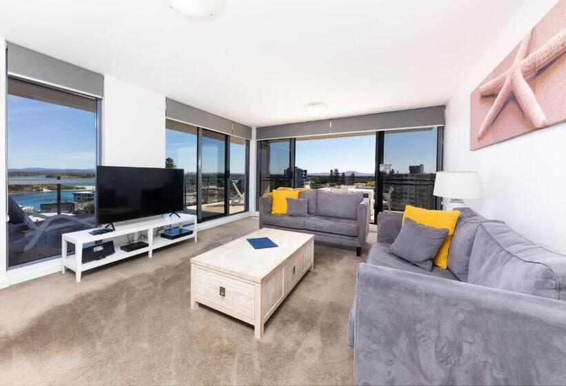 Superior 3-bedroom flat with a view, Sevan Apartments Forster