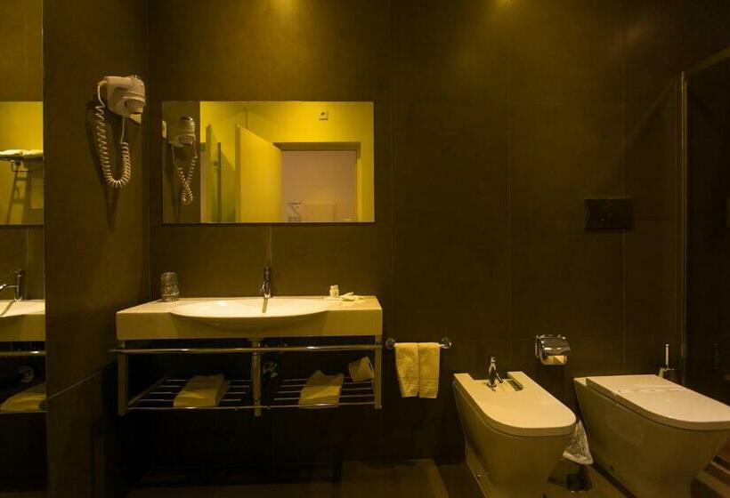 سوییت جونیور, Tempus Hotel & Spa