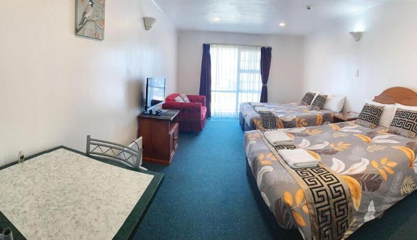 スタンダードスタジオ, Kerry's Motel