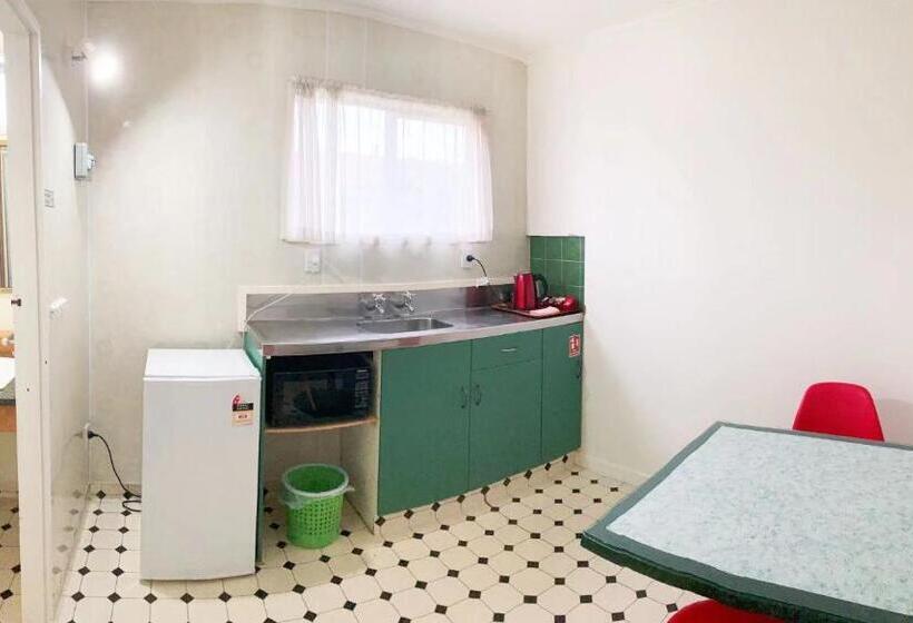 エコノミールーム, Kerry's Motel