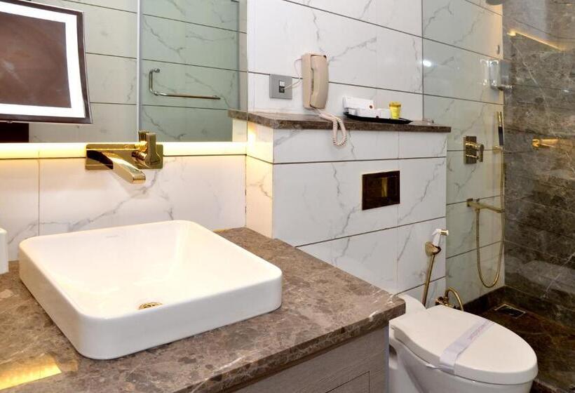 اتاق کلاب, Sawera Grand