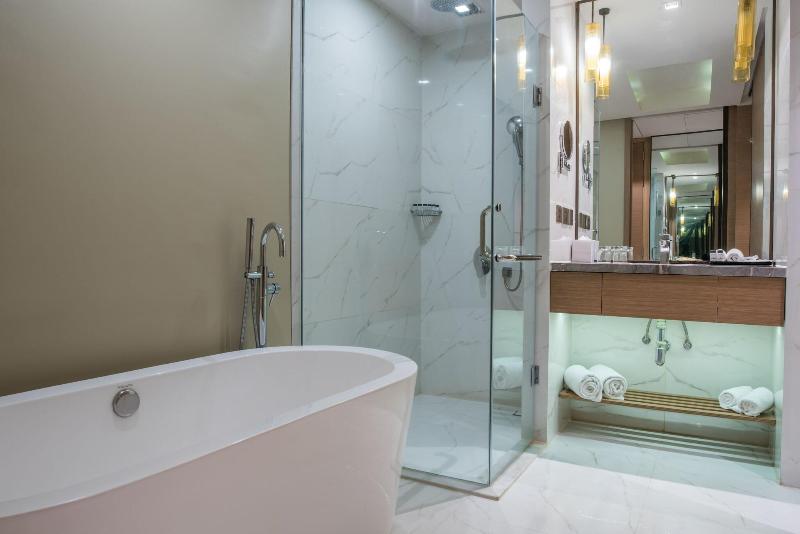 带大床的标准工作室, Sheraton Hyderabad