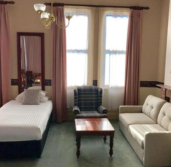 스위트 킹사이즈 침대, The Hotel Shamrock
