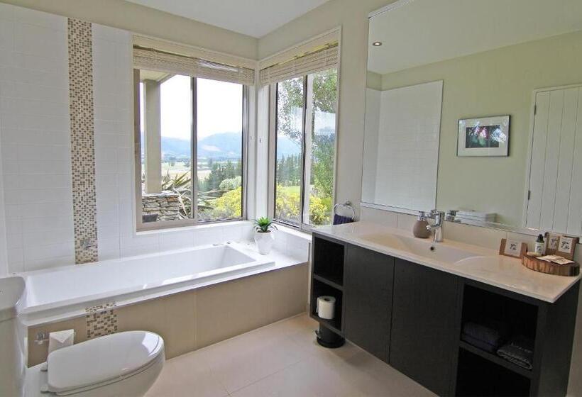 جناح ديلوكس سرير كينج, Amuri Estate Luxury Lodge