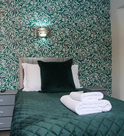 Номер Стандарт Трехместный, Cambridge House Room Only Accommodation For Adults