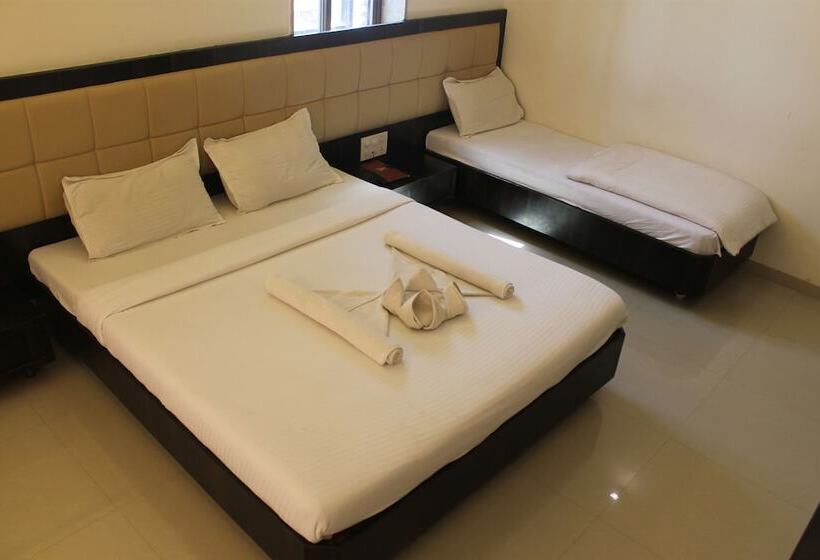Номер Deluxe, Ganpati Palace Shirdi Newly Renovated