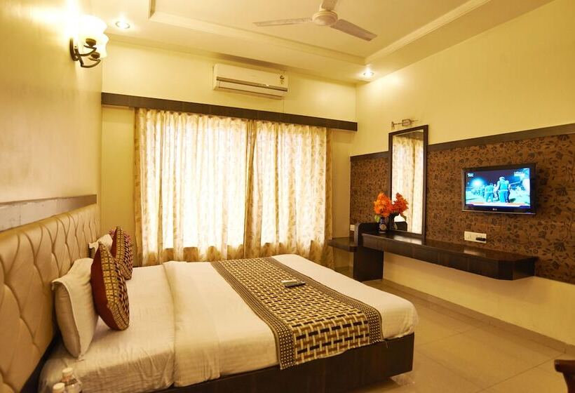 Номер Deluxe, Ganpati Palace Shirdi Newly Renovated
