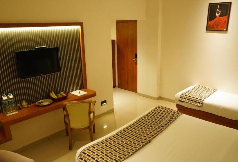 Номер Deluxe, Ganpati Palace Shirdi Newly Renovated
