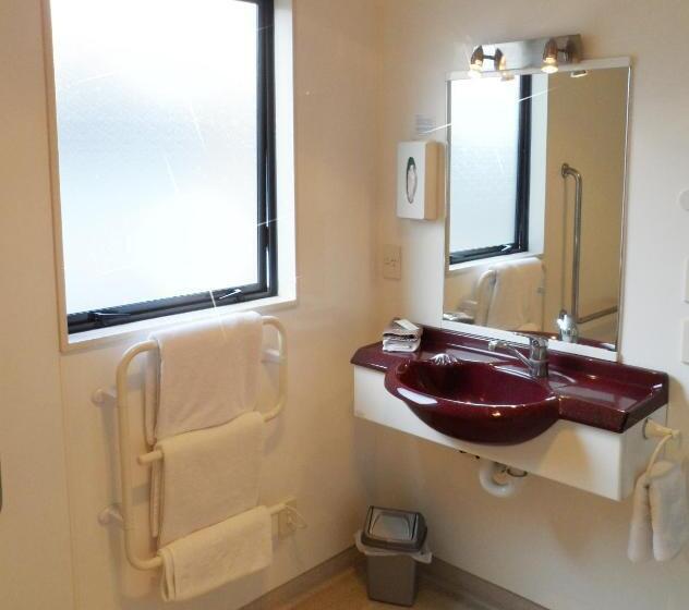 스탠다드 스튜디오, Bk's Magnolia Motor Lodge