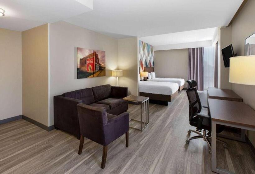 Студия Стандарт, La Quinta Inn & Suites By Wyndham Tulsa Downtown   Route 66