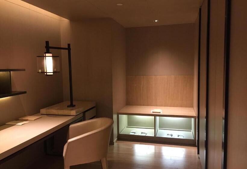 سوئیت با چشم‌انداز, Roseate House New Delhi