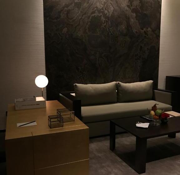 جناح مزود بتراس, Roseate House New Delhi