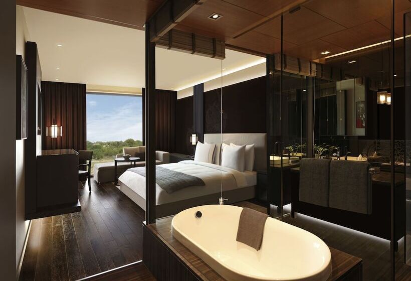 اتاق کلاب, Roseate House New Delhi