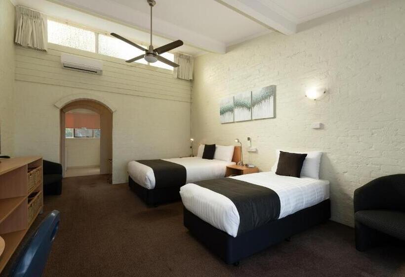 스탠다드 스튜디오, Barclay Motor Inn