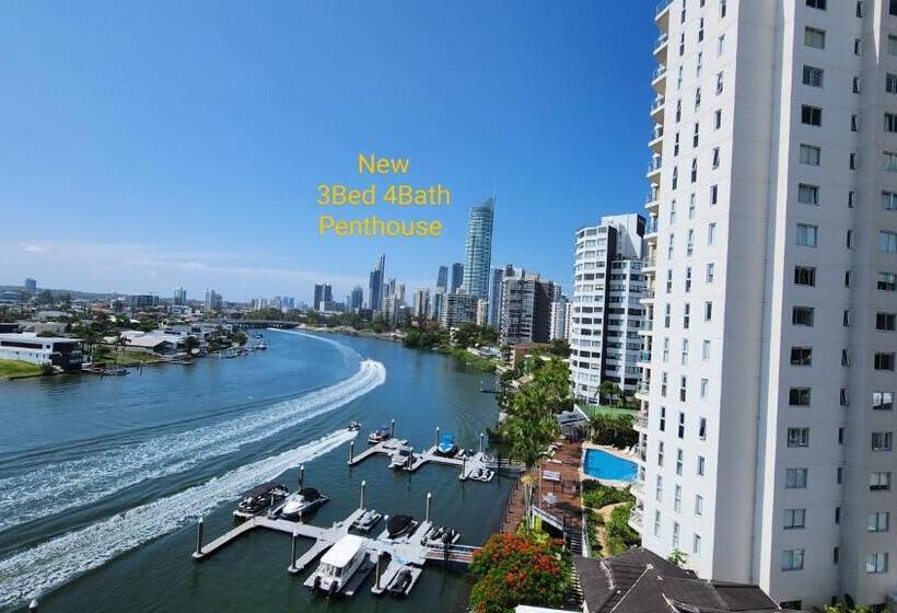 2 Bedroom Apartment with Views, Surfers Hawaiian Holiday Apartments