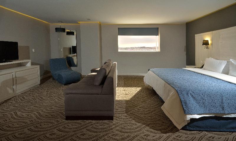 מיטת קינג בסוויטה, Holiday Inn Express Pachuca, An Ihg