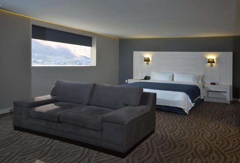 מיטת קינג בסוויטה, Holiday Inn Express Pachuca, An Ihg
