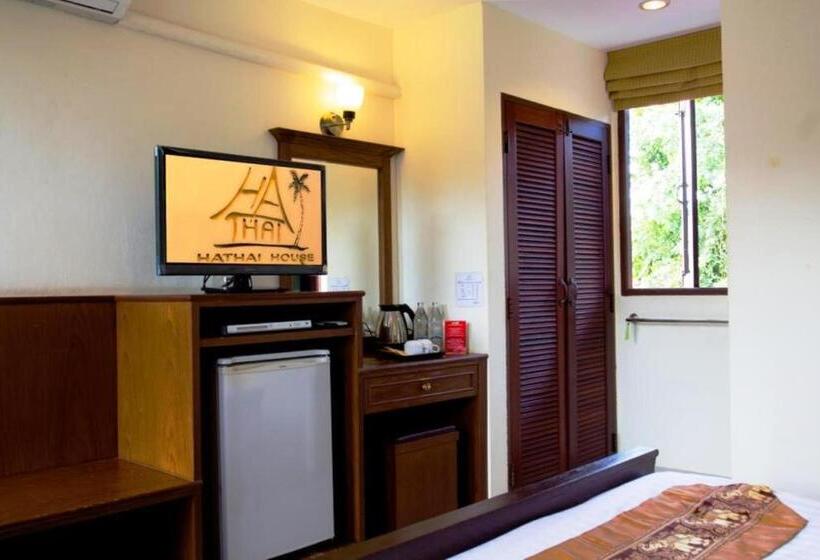 Quarto Estandar, Hathai House