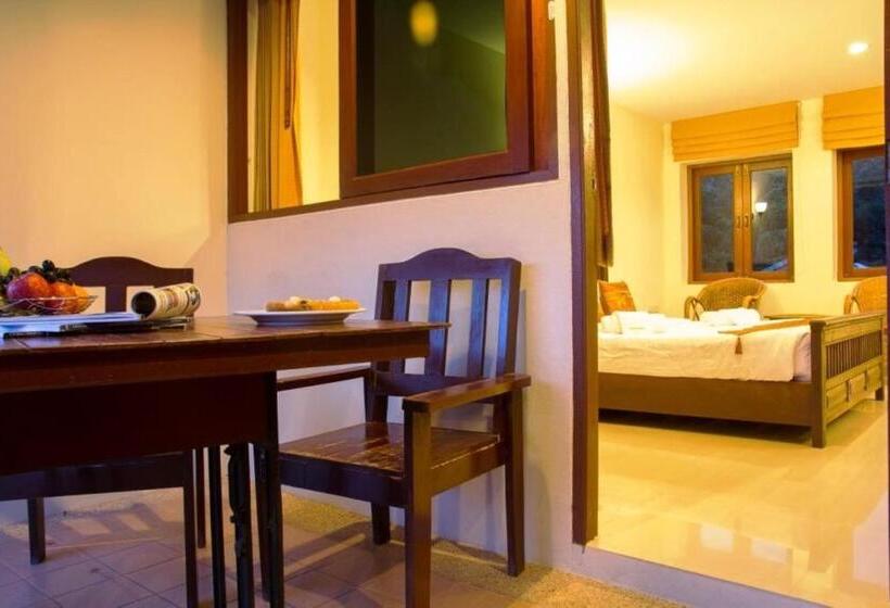 Quarto Superior, Hathai House