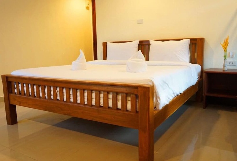Quarto Estandar Vista Piscina, Hathai House