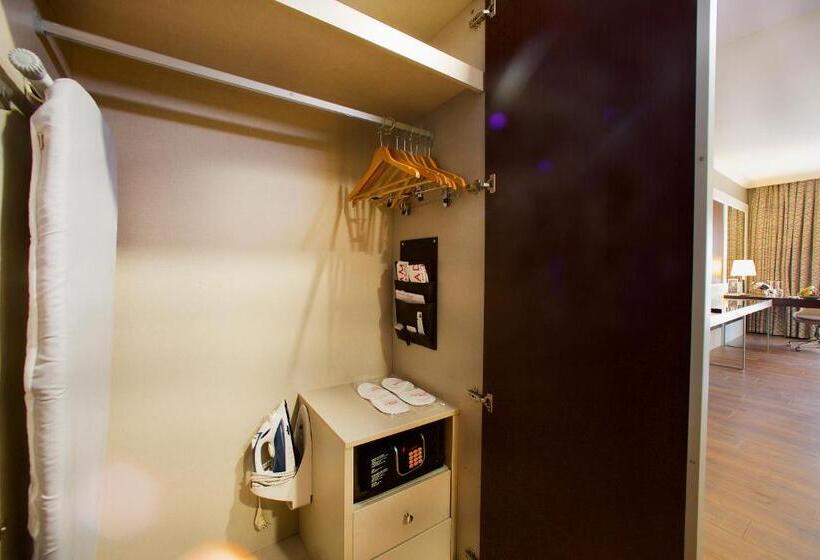 Standard Room, Ramada By Wyndham Istanbul Merter