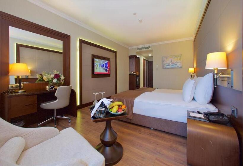 Standard Room, Ramada By Wyndham Istanbul Merter
