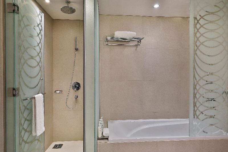 带大床的套房, Voco   Riyadh, An Ihg Hotel   فندق فوكو الرياض, احدى فنادق مجموعة إنتركونتيننتال