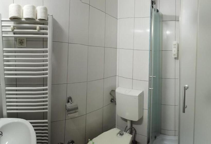 اتاق خانوادگی, Student Hotel Mostar