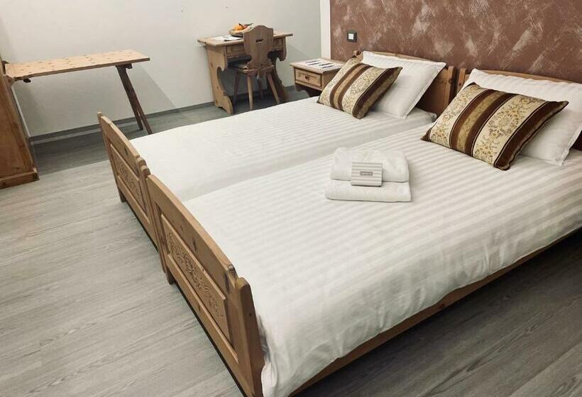 Номер Стандарт Трехместный, B&b L Aigual