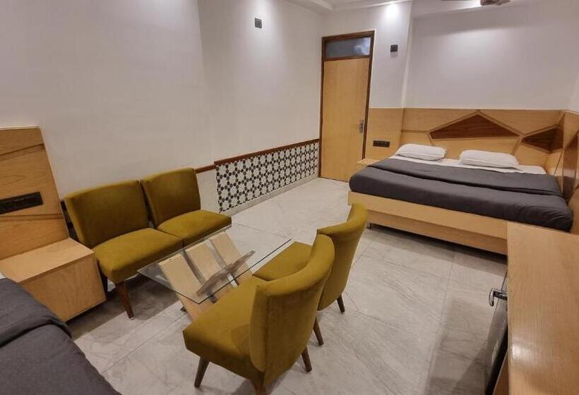 اتاق لوکس سه تخته, Cottage Yes Please   New Delhi