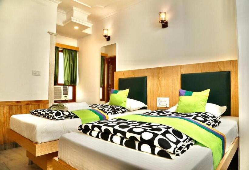 اتاق لوکس سه تخته, Cottage Yes Please   New Delhi