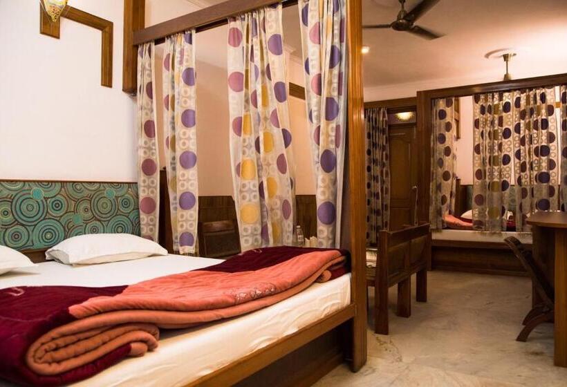 اتاق لوکس سه تخته, Cottage Yes Please   New Delhi
