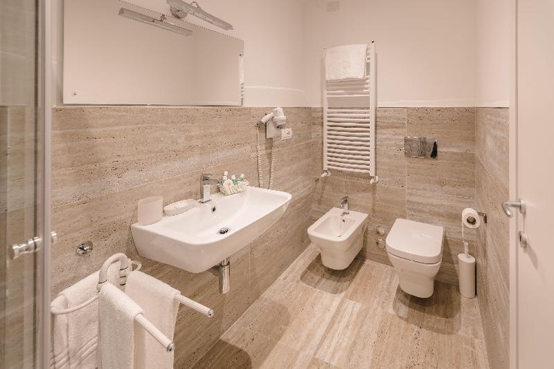 Habitación Triple Estándar Vista Mar, Miramare