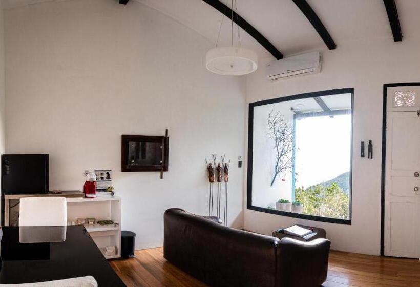 Полулюкс, Dantica Cloud Forest Lodge