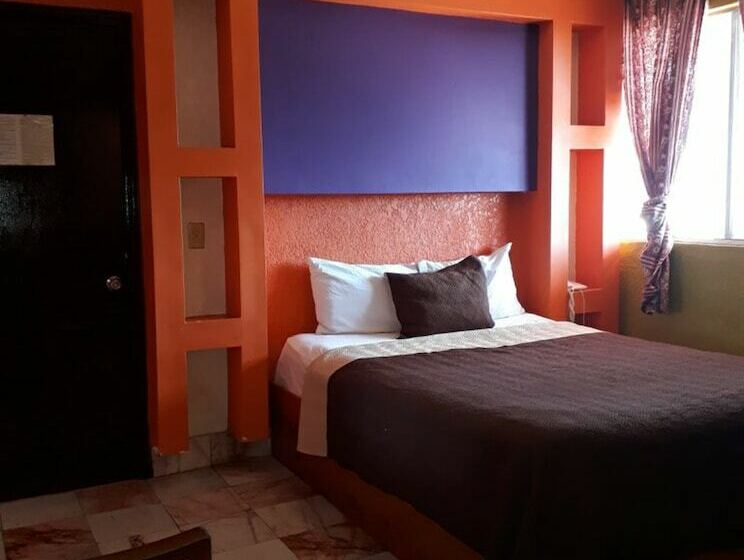 Habitación Básica Cama Matrimonio, Grand Hotel Guaycura