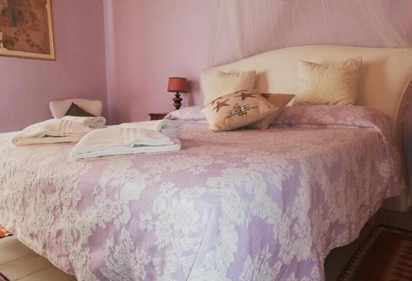 اتاق استاندارد سه نفره, La Rosa Townhouse