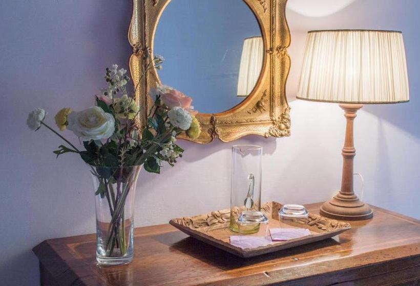 اتاق استاندارد سه نفره, La Rosa Townhouse