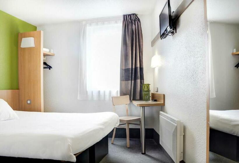 Номер Стандарт Трехместный, Inn Design Montluçon