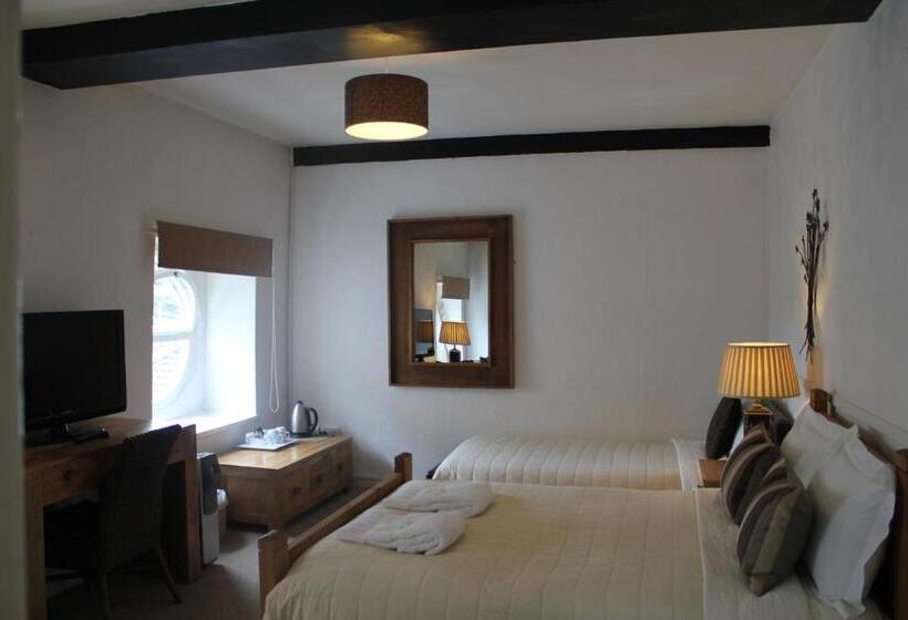 패밀리 룸, The Coach House