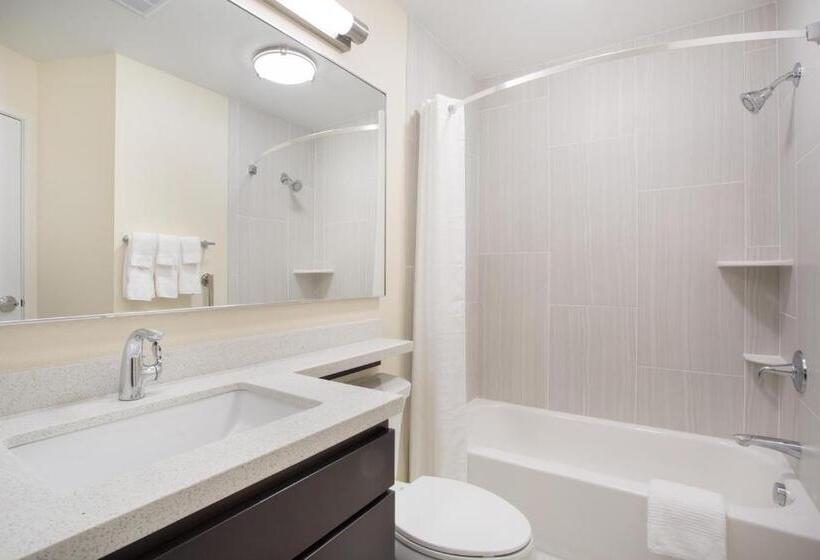 스위트, Candlewood Suites Dickinson, An Ihg