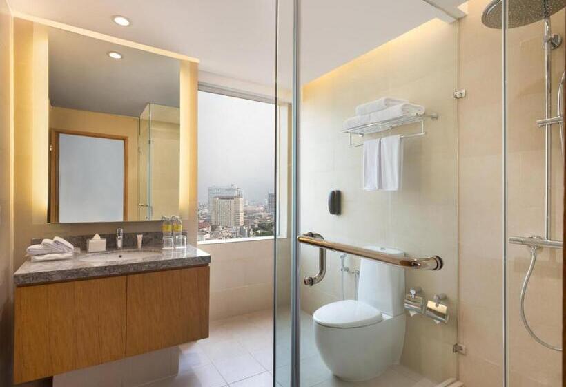 Номер Премиум, Holiday Inn & Suites Jakarta Gajah Mada, An Ihg