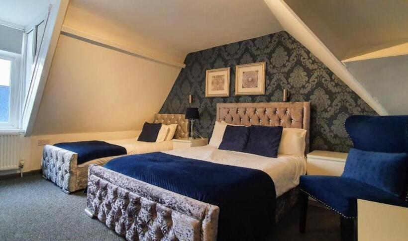 Номер Стандарт Трехместный, The Clifton