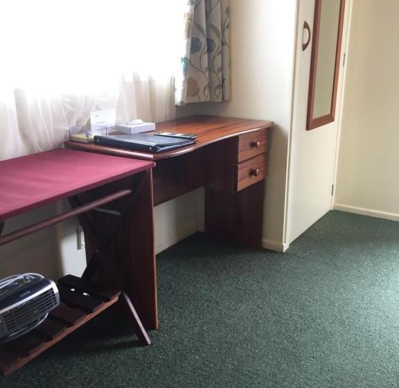Номер Стандарт, Bentons Motel