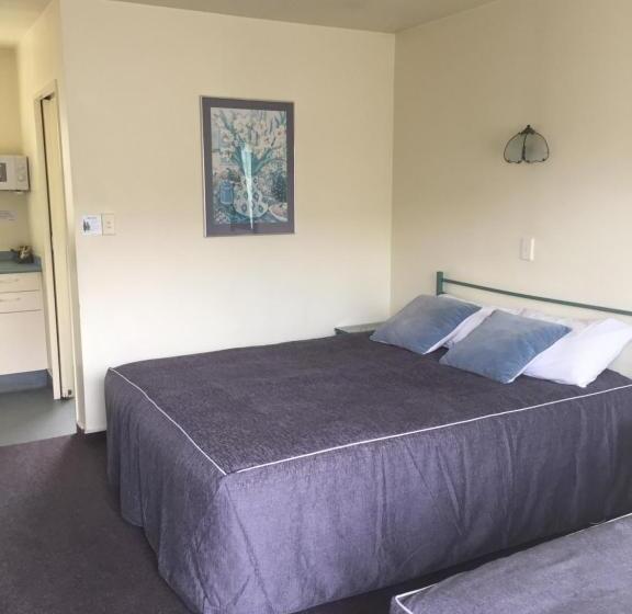 Студия Стандарт, Bentons Motel