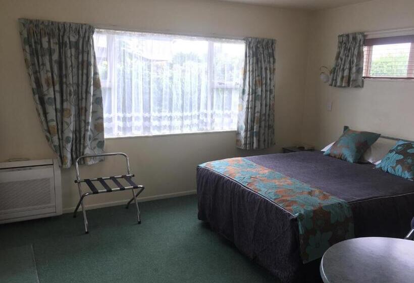Студия Стандарт, Bentons Motel