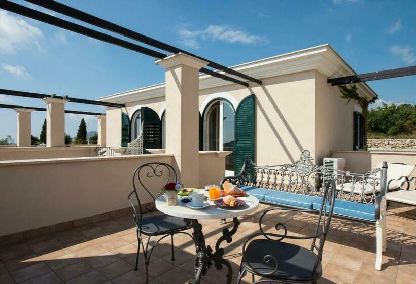 带露台的小型套房, Collina Degli Ulivi B&b