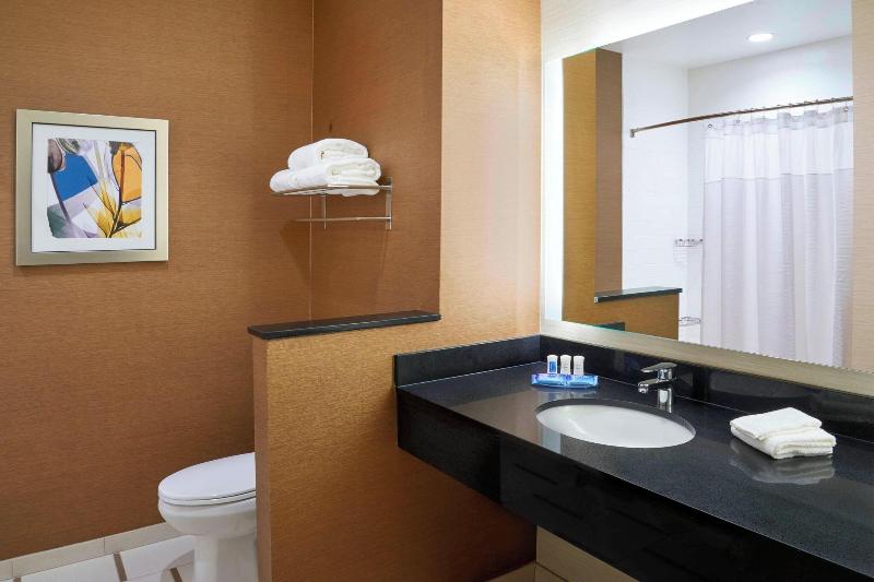 스위트 킹사이즈 침대, Fairfield By Marriott Niagara Falls