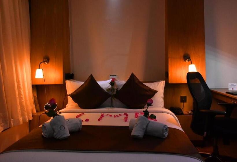 اتاق لوکس, La Maison Royale