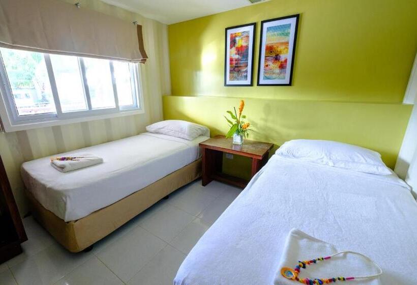 اتاق استاندارد با چشم‌انداز استخر, Anika Island Resort